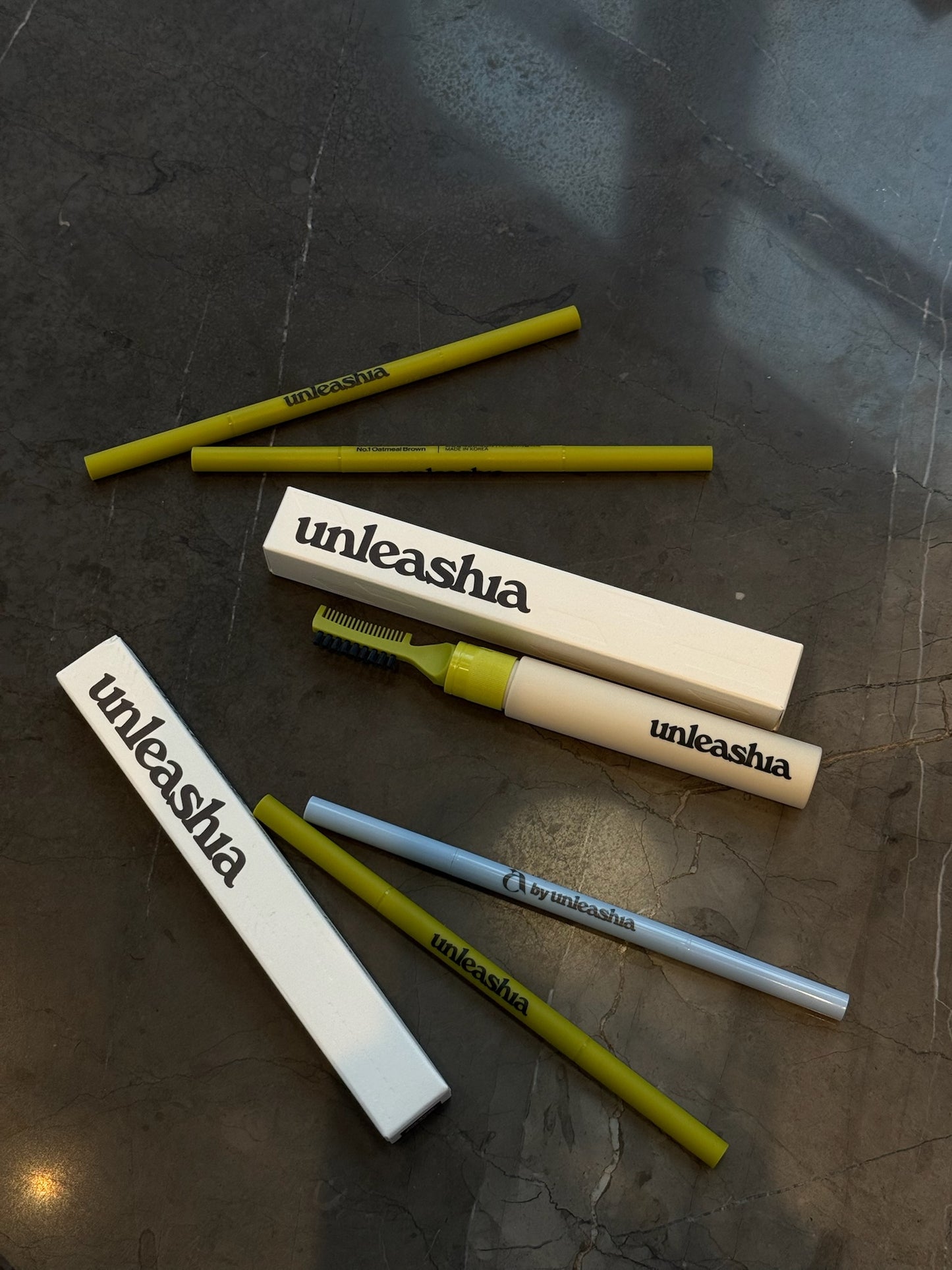 Unleashia Brow Shaper Pomade